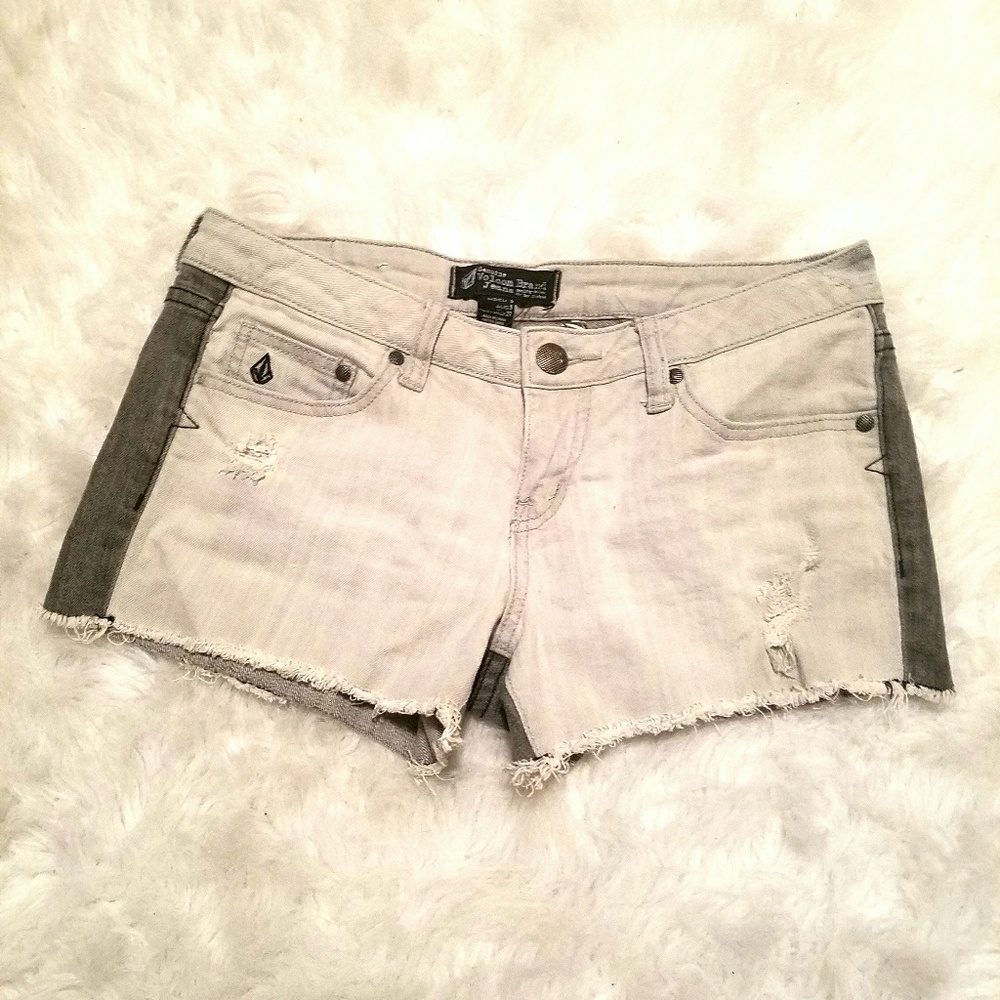 Two tones volcom jean shorts